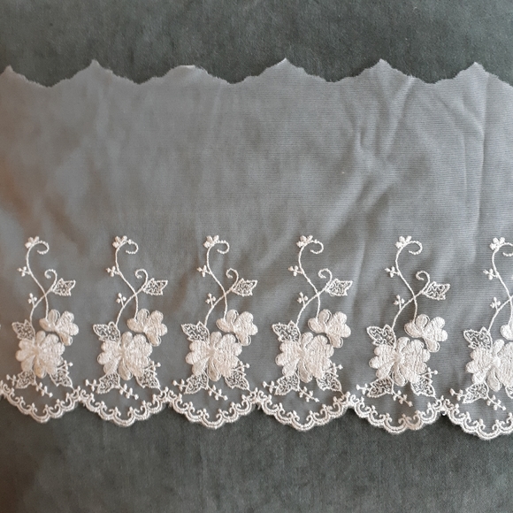 Lace trim for wedding dresses (6) - Picture 1 of 3
